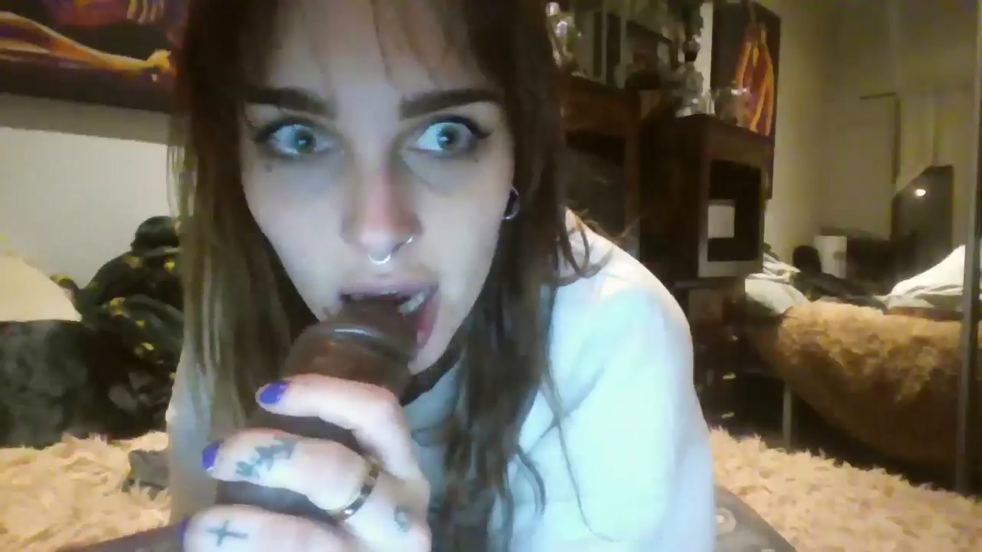 Gallery image thumbnail from kixstix's myfreecams stream on, 08/28/2024, 12:22 image 10 of 20