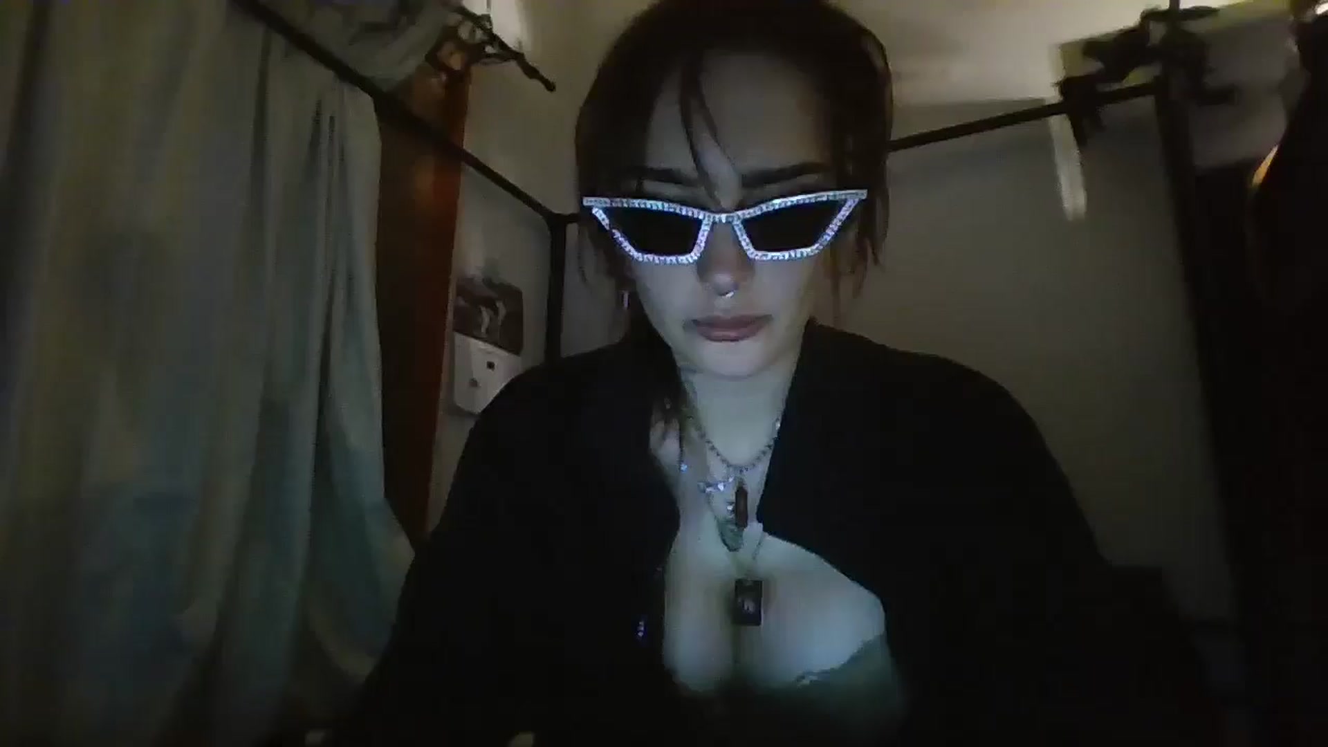 Gallery image thumbnail from kixstix's myfreecams stream on, 12/10/2024, 10:01 image 20 of 20