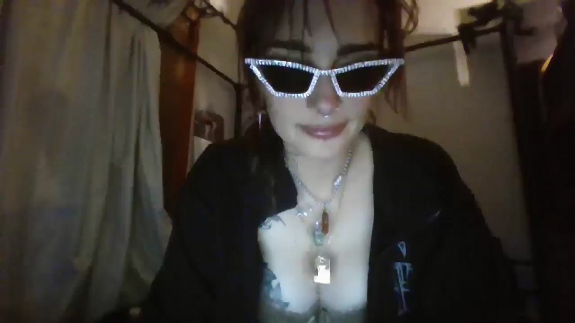 Gallery image thumbnail from kixstix's myfreecams stream on, 12/10/2024, 10:01 image 17 of 20