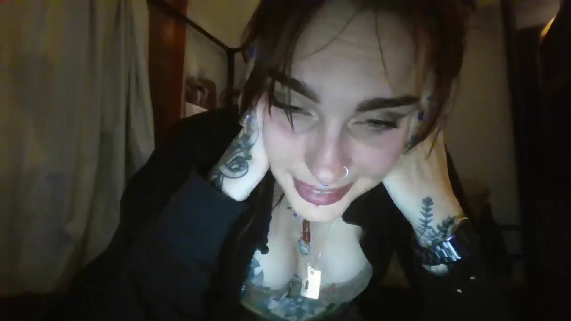 Gallery image thumbnail from kixstix's myfreecams stream on, 12/10/2024, 10:21 image 6 of 20