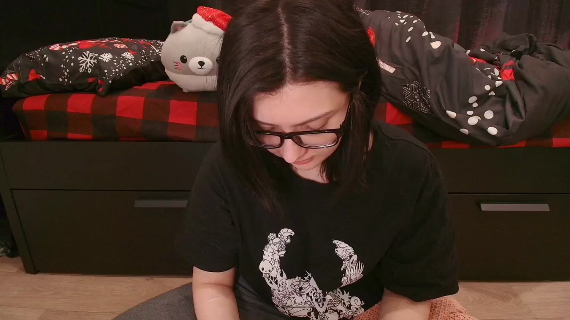 Gallery image thumbnail from kriskringle's myfreecams stream on, 12/03/2025, 02:47 image 6 of 20