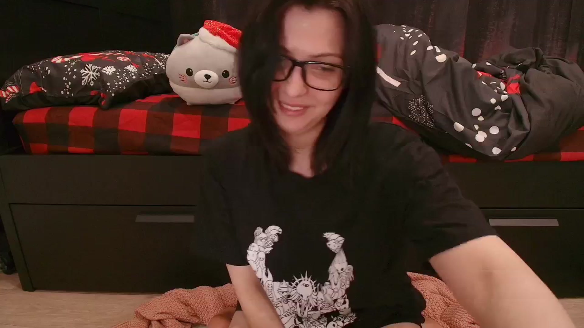 Gallery image thumbnail from kriskringle's myfreecams stream on, 12/03/2025, 02:47 image 11 of 20