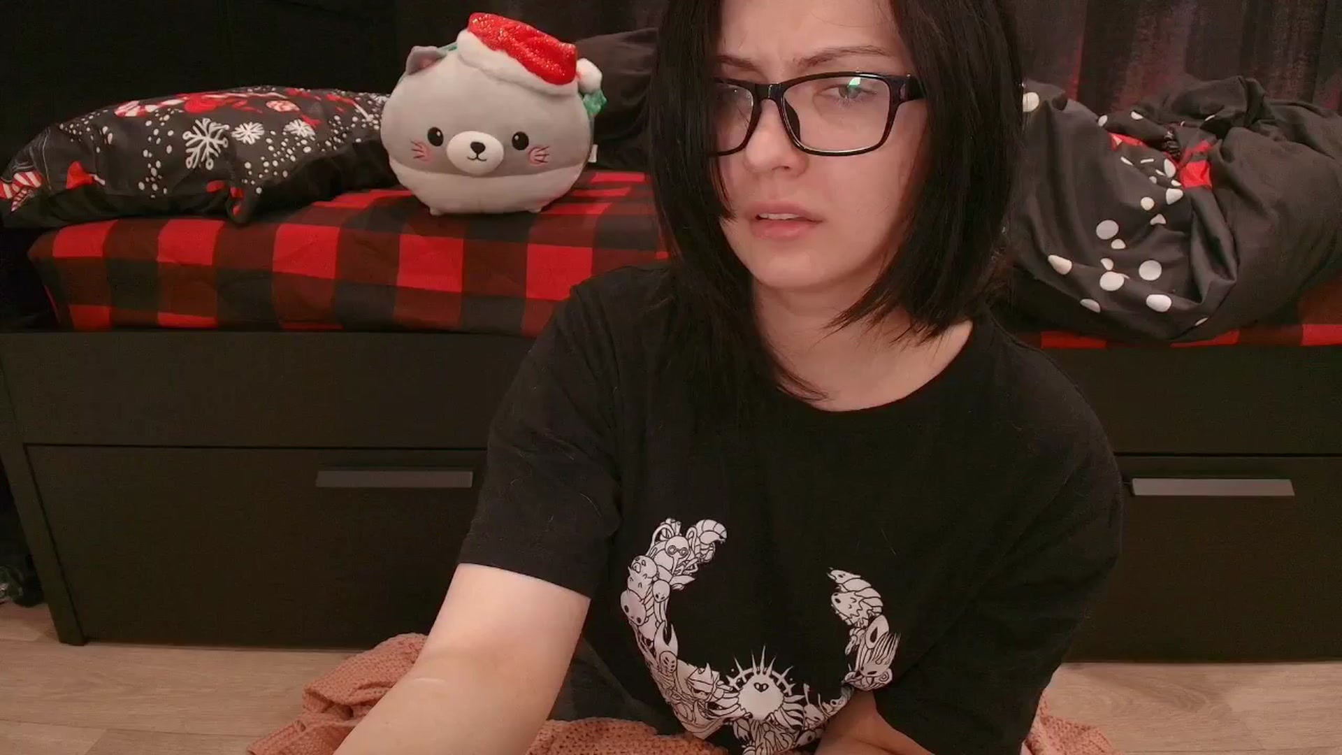 Gallery image thumbnail from kriskringle's myfreecams stream on, 12/03/2025, 02:47 image 8 of 20