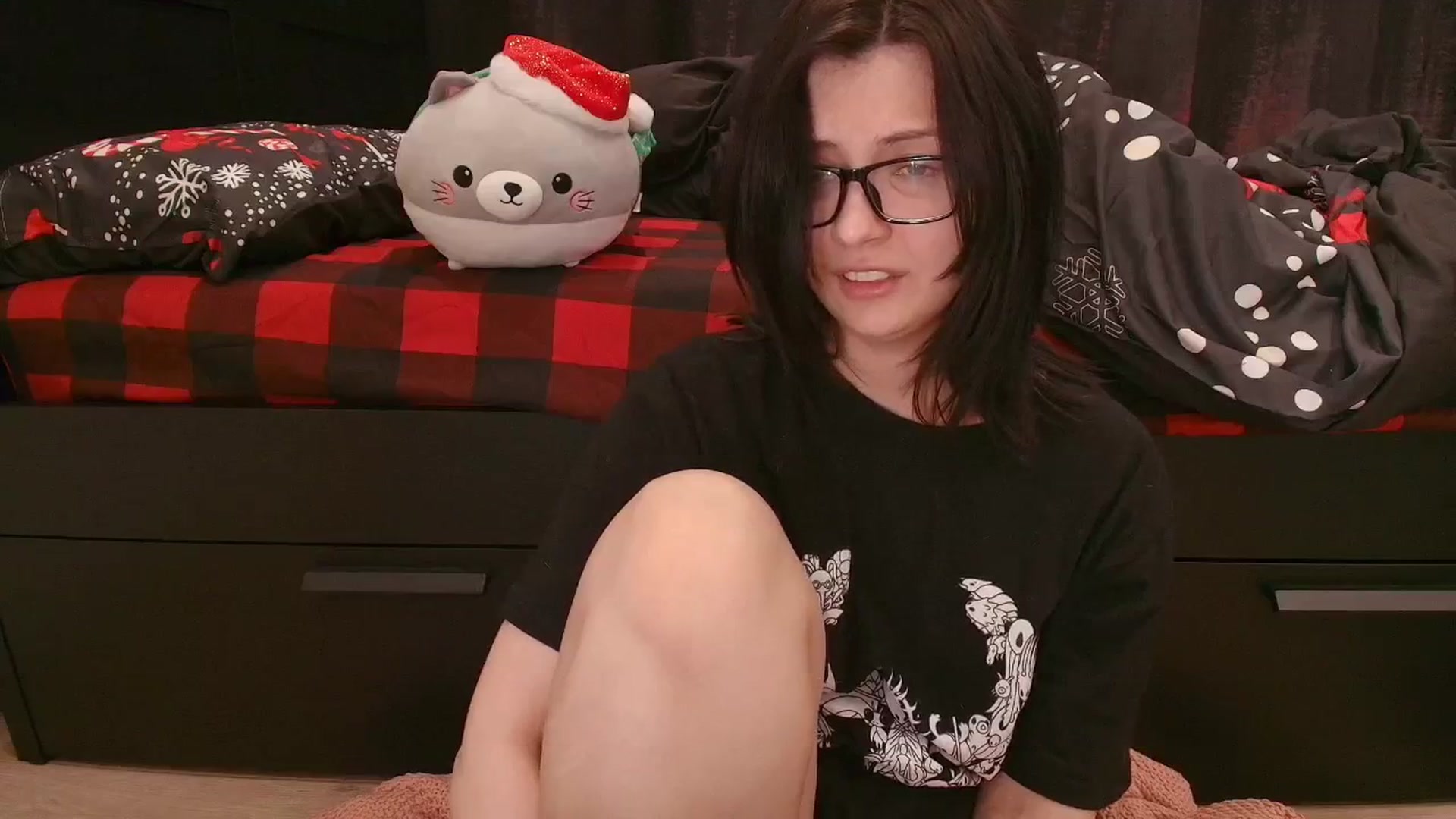 Gallery image thumbnail from kriskringle's myfreecams stream on, 12/03/2025, 02:47 image 13 of 20
