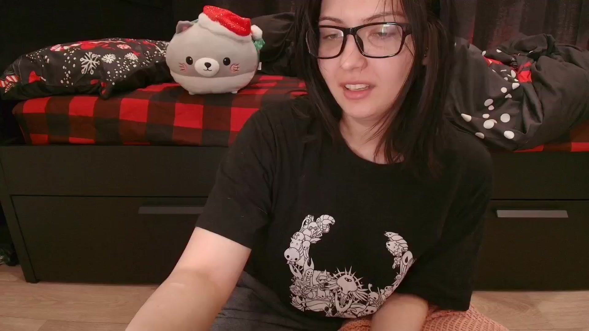 Gallery image thumbnail from kriskringle's myfreecams stream on, 12/03/2025, 02:47 image 5 of 20