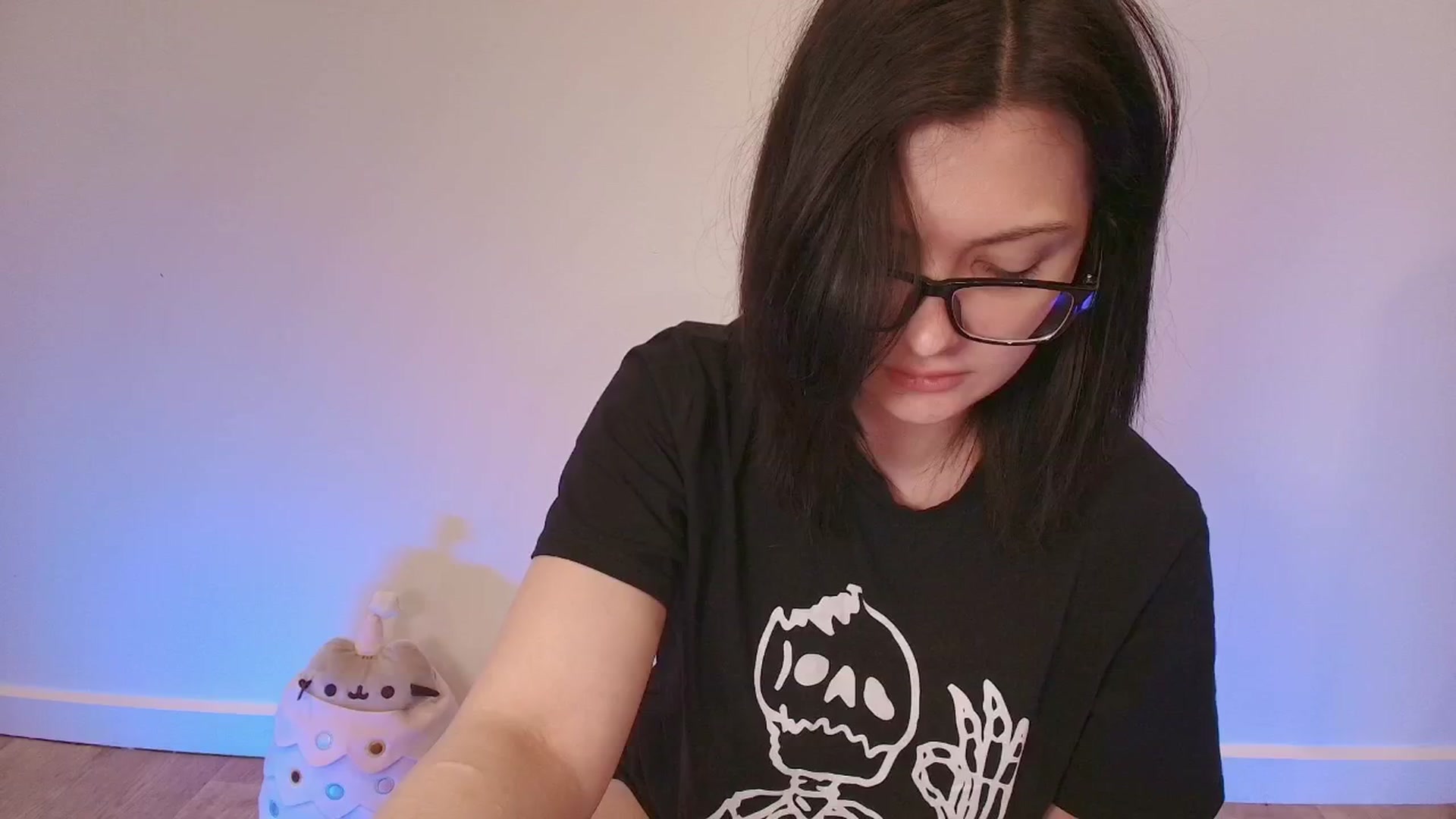 Gallery image thumbnail from kriskringle's myfreecams stream on, 12/04/2025, 05:41 image 1 of 20