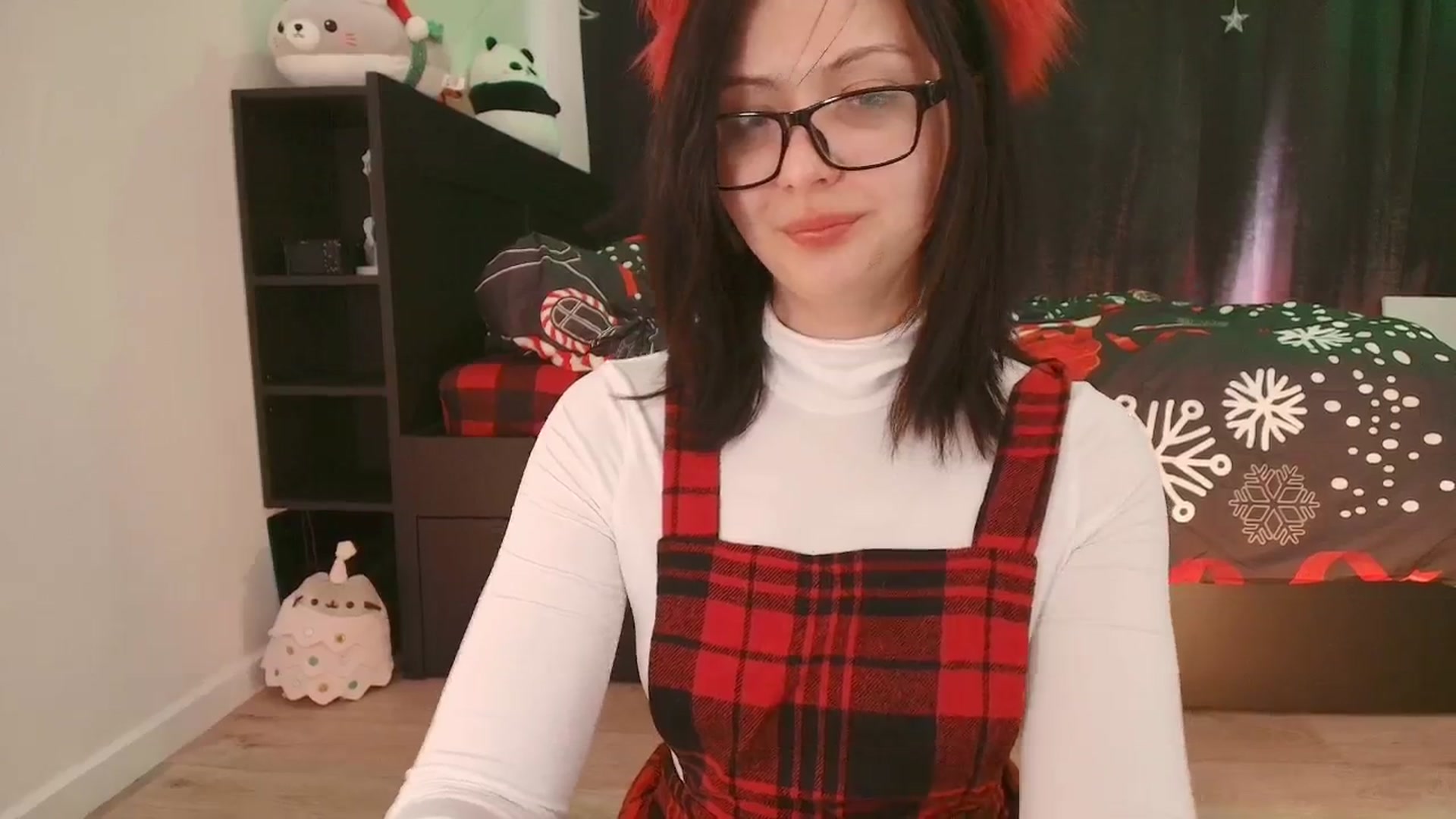 Gallery image thumbnail from kriskringle's myfreecams stream on, 12/05/2025, 05:24 image 18 of 20