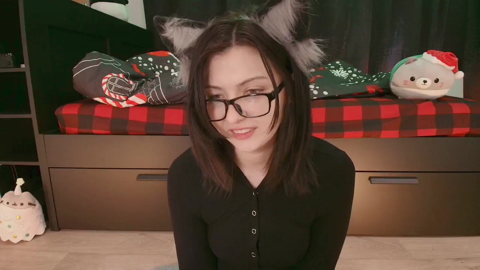 Gallery image thumbnail from kriskringle's myfreecams stream on, 12/07/2025, 03:19 image 4 of 20