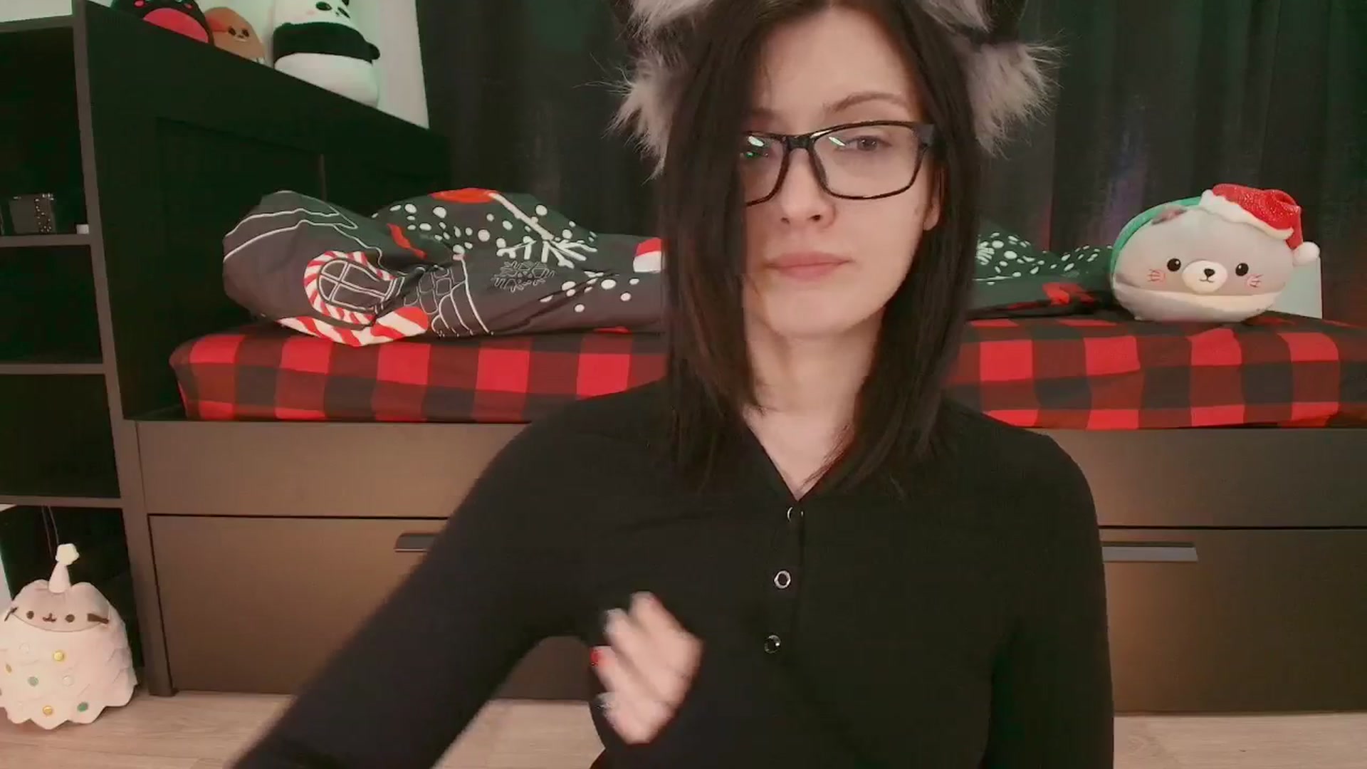 Gallery image thumbnail from kriskringle's myfreecams stream on, 12/07/2025, 03:19 image 9 of 20