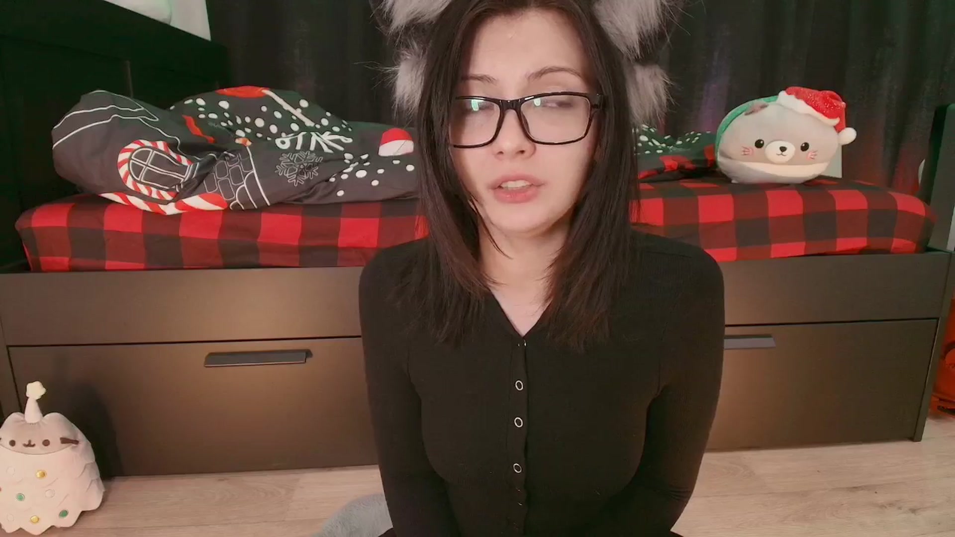 Gallery image thumbnail from kriskringle's myfreecams stream on, 12/07/2025, 03:19 image 15 of 20