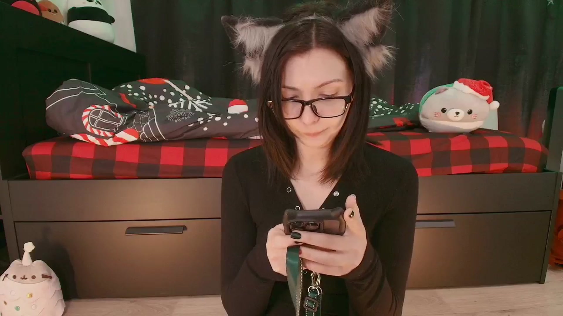 Gallery image thumbnail from kriskringle's myfreecams stream on, 12/07/2025, 03:19 image 10 of 20