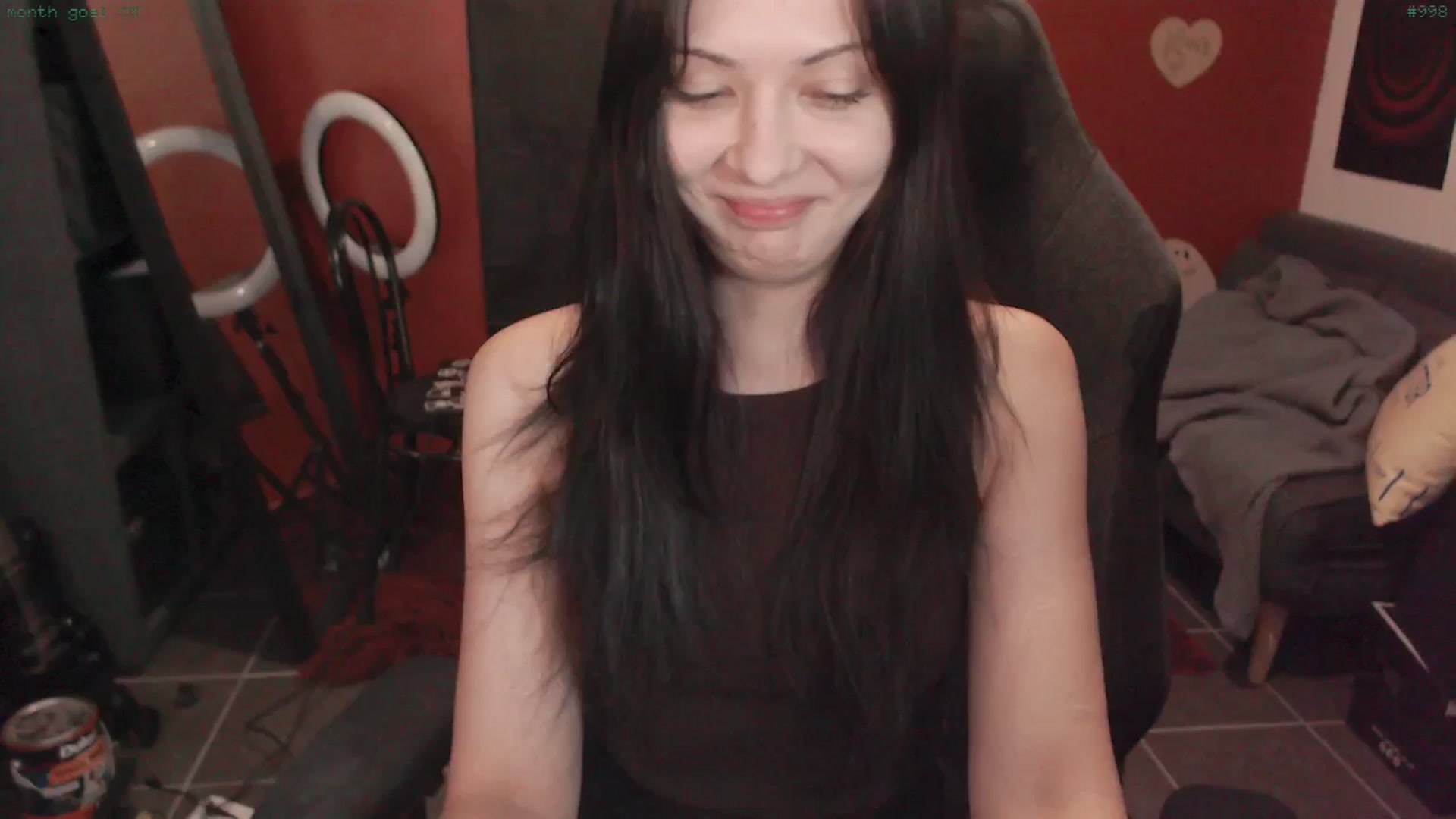 Gallery image thumbnail from kristina's myfreecams stream on, 04/02/2025, 24:43 image 15 of 20