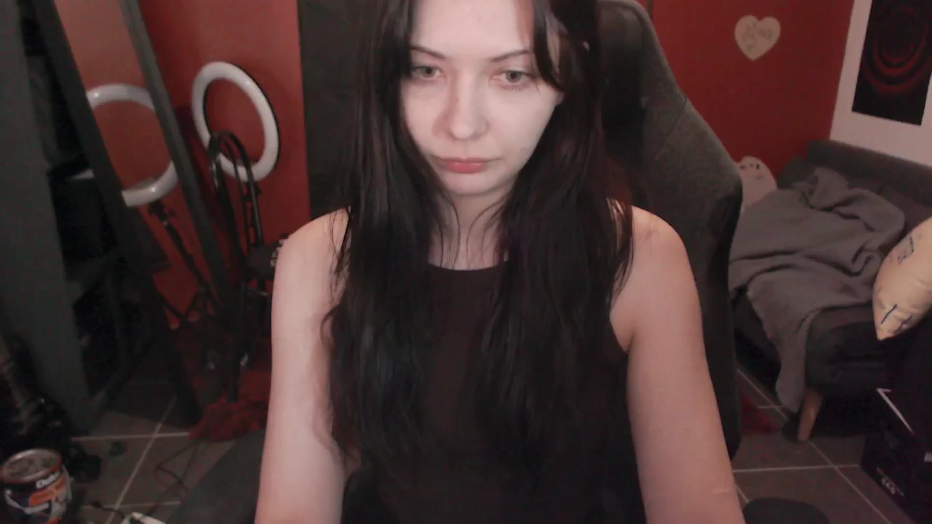Gallery image thumbnail from kristina's myfreecams stream on, 04/02/2025, 24:43 image 2 of 20
