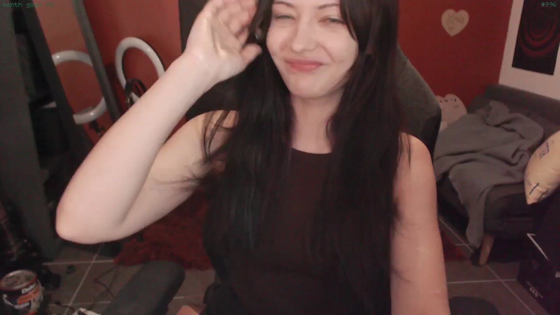 Gallery image thumbnail from kristina's myfreecams stream on, 04/02/2025, 24:43 image 14 of 20