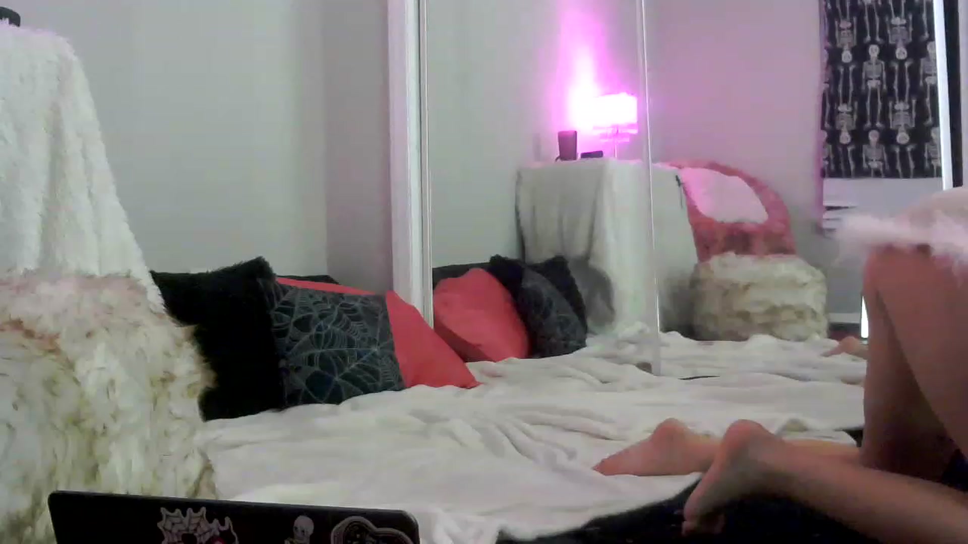 Gallery image thumbnail from krykween's myfreecams stream on, 02/18/2023, 10:19 image 15 of 20