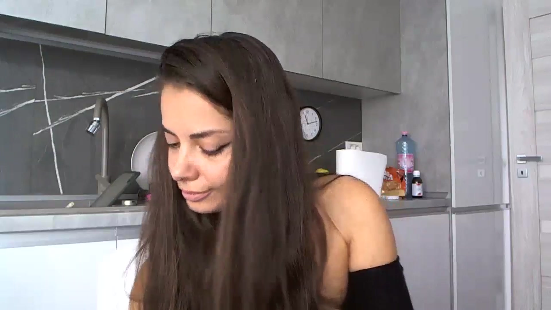 Gallery image thumbnail from krystal__'s myfreecams stream on, 11/18/2024, 09:19 image 10 of 20