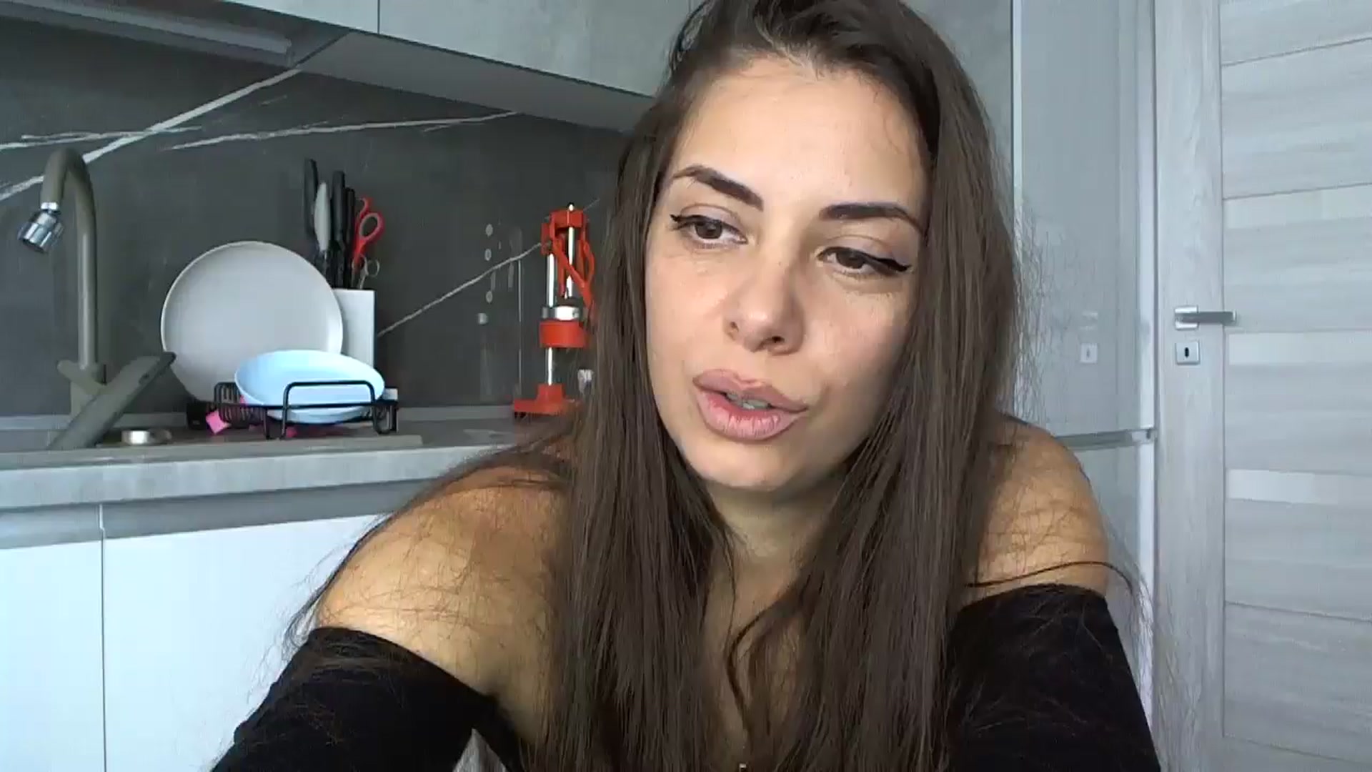 Gallery image thumbnail from krystal__'s myfreecams stream on, 11/18/2024, 09:33 image 8 of 20