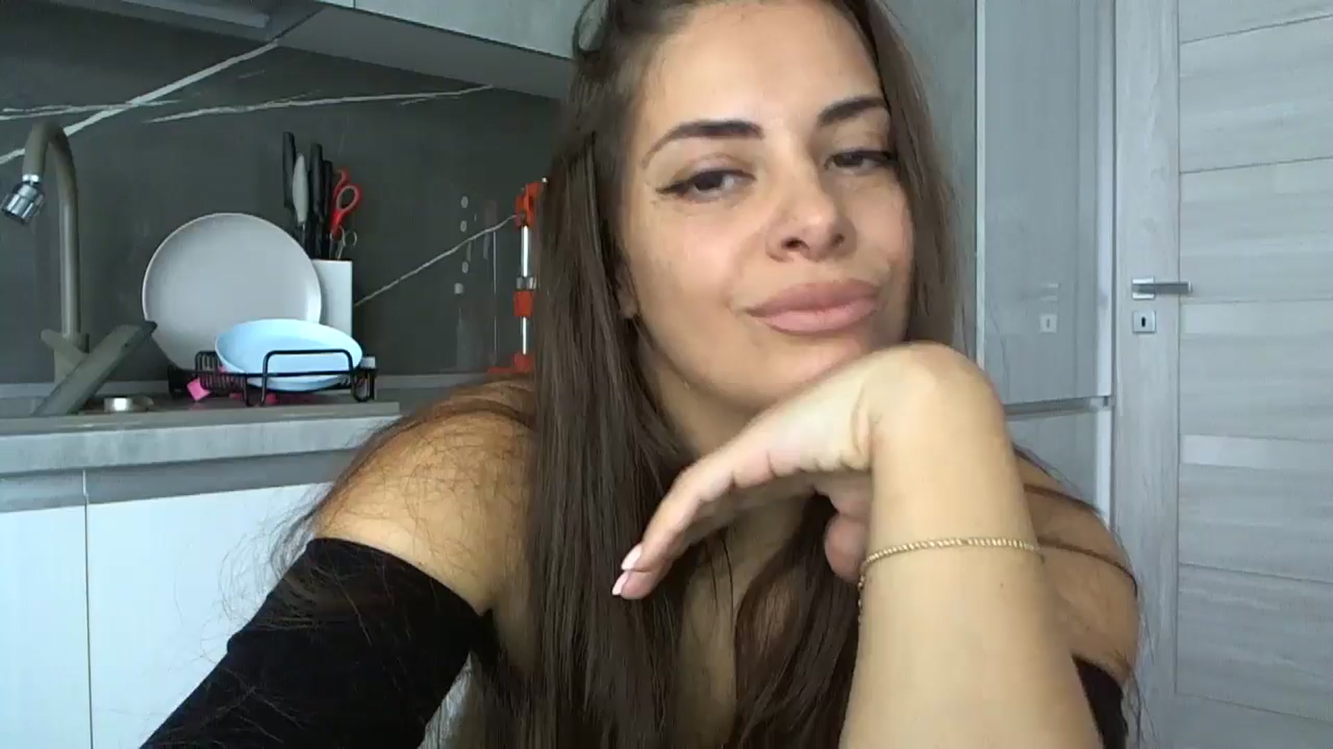 Gallery image thumbnail from krystal__'s myfreecams stream on, 11/18/2024, 09:33 image 1 of 20