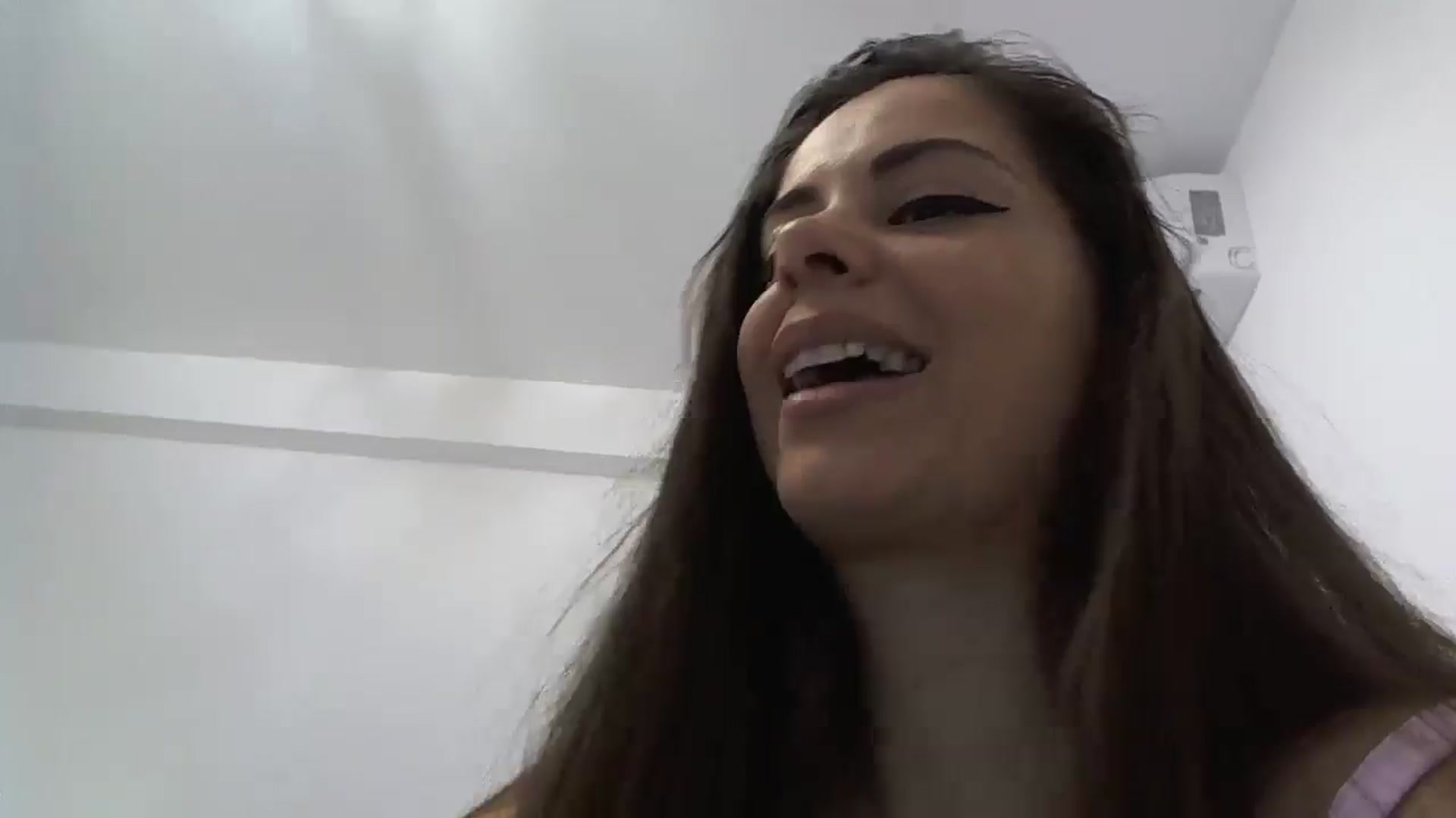 Gallery image thumbnail from krystal__'s myfreecams stream on, 12/09/2024, 14:38 image 13 of 20