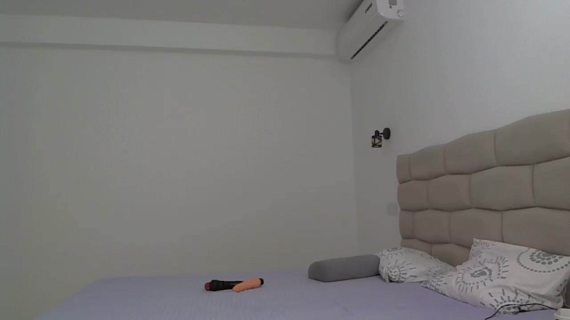 Gallery image thumbnail from krystal__'s myfreecams stream on, 12/10/2024, 09:24 image 16 of 20