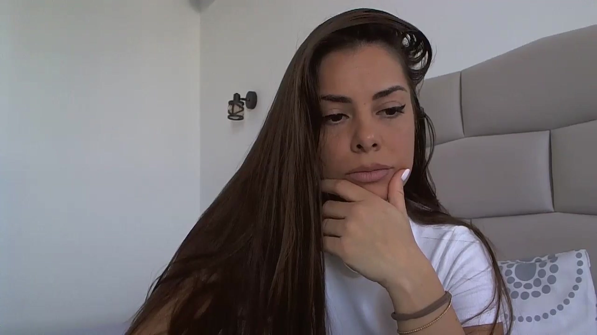 Gallery image thumbnail from krystal__'s myfreecams stream on, 12/16/2024, 09:05 image 17 of 20