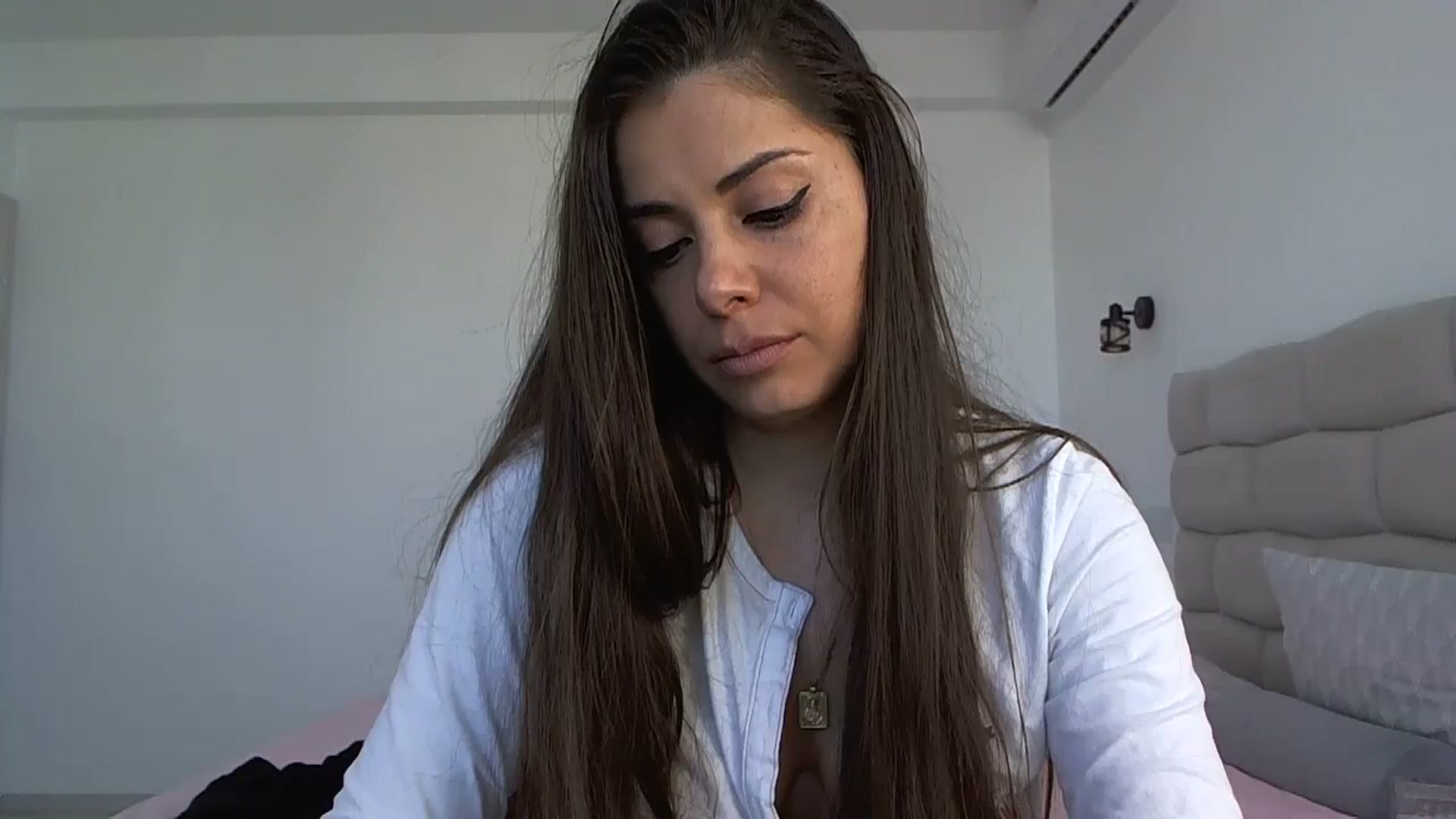 Gallery image thumbnail from krystal__'s myfreecams stream on, 01/17/2025, 12:22 image 9 of 20