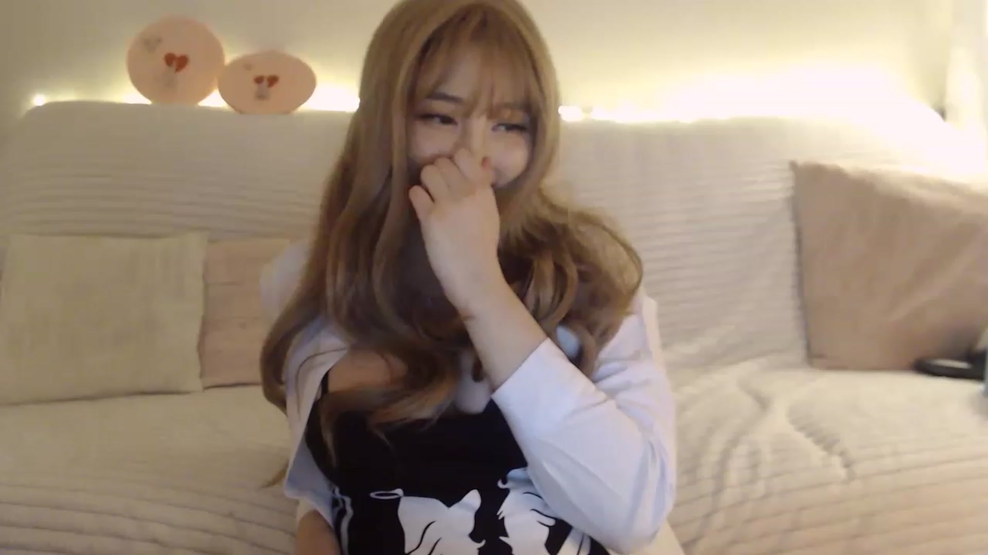 Gallery image thumbnail from kurakurai's myfreecams stream on, 08/14/2023, 11:50 image 7 of 20