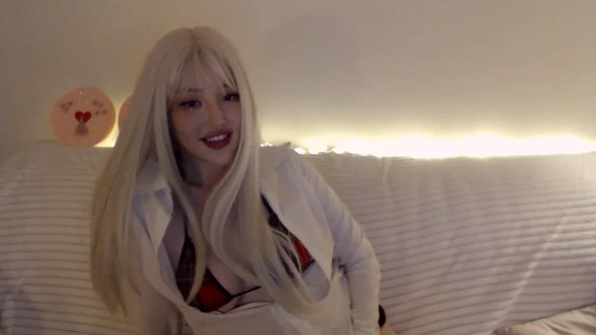 Gallery image thumbnail from kurakurai's myfreecams stream on, 11/12/2023, 17:19 image 5 of 20