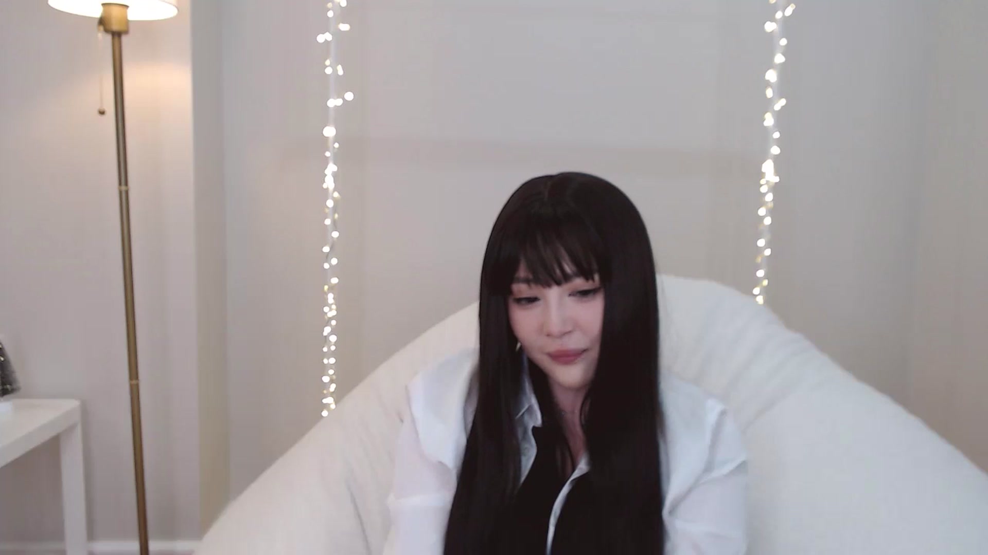 Gallery image thumbnail from kurakurai's myfreecams stream on, 12/26/2024, 15:29 image 9 of 20