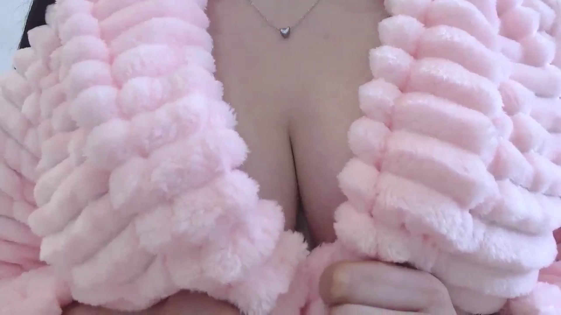 Gallery image thumbnail from kurakurai's myfreecams stream on, 12/26/2024, 18:30 image 4 of 20