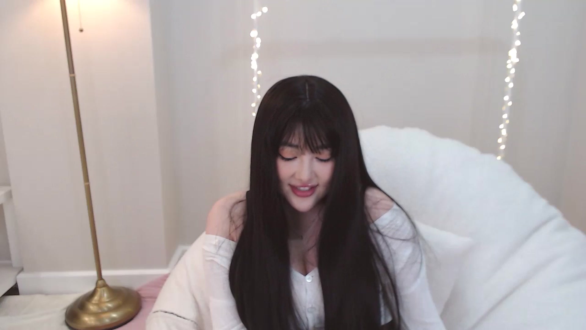 Gallery image thumbnail from kurakurai's myfreecams stream on, 12/28/2024, 19:17 image 5 of 20