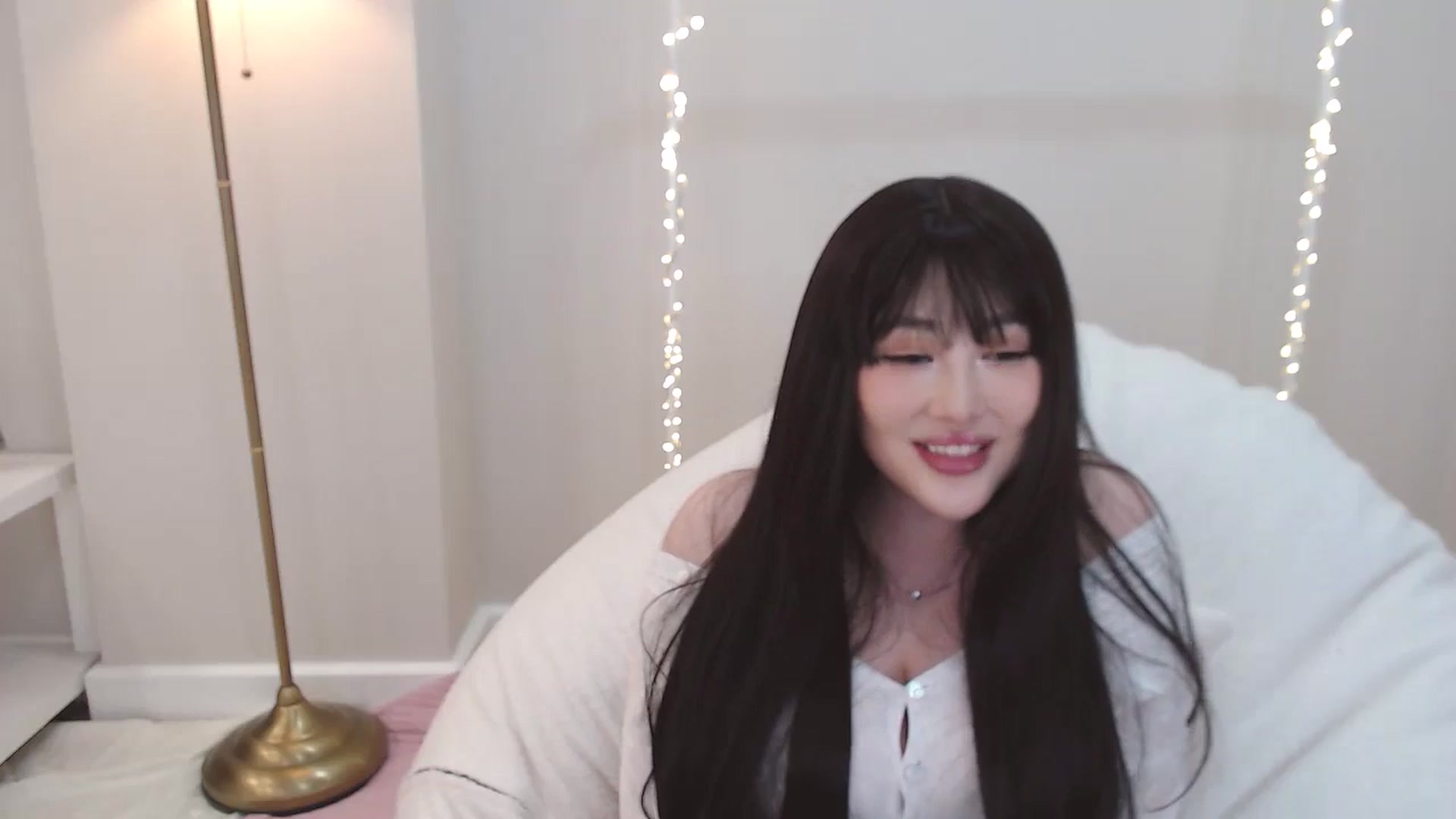 Gallery image thumbnail from kurakurai's myfreecams stream on, 12/28/2024, 19:17 image 9 of 20