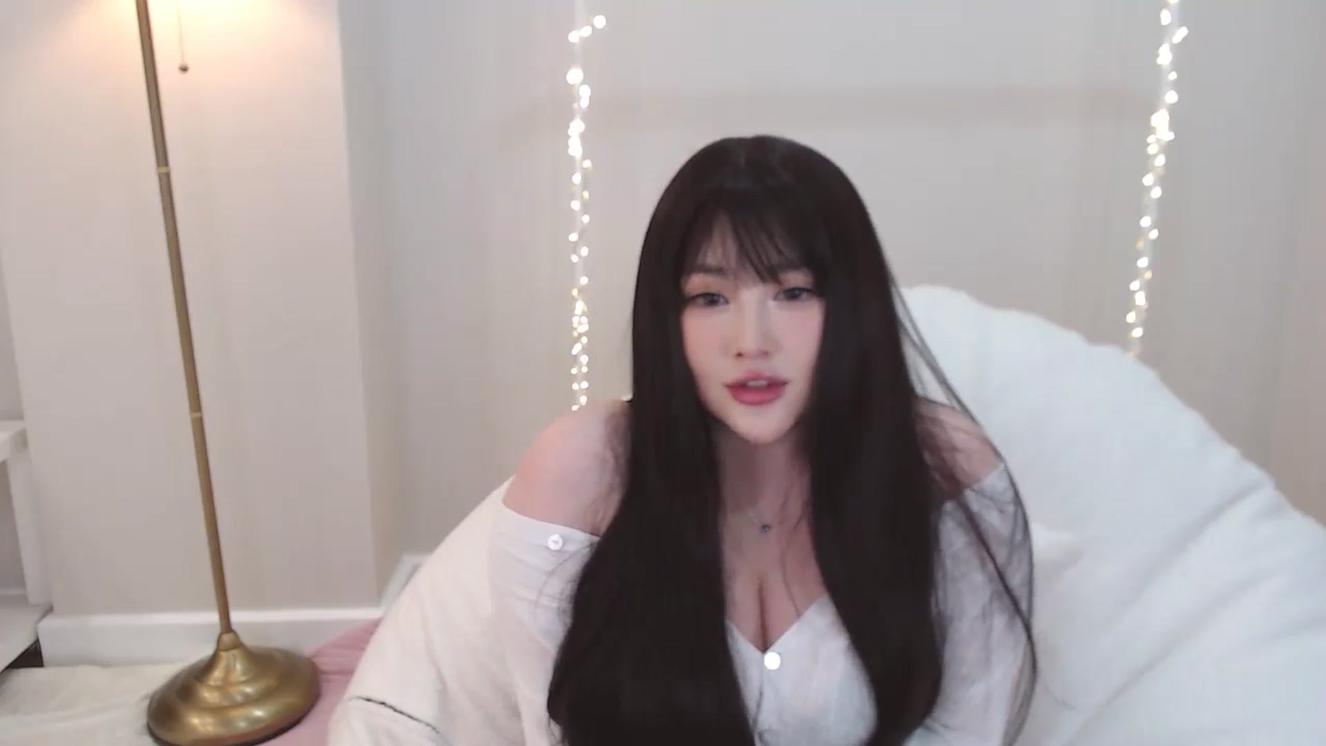 Gallery image thumbnail from kurakurai's myfreecams stream on, 12/28/2024, 19:17 image 2 of 20