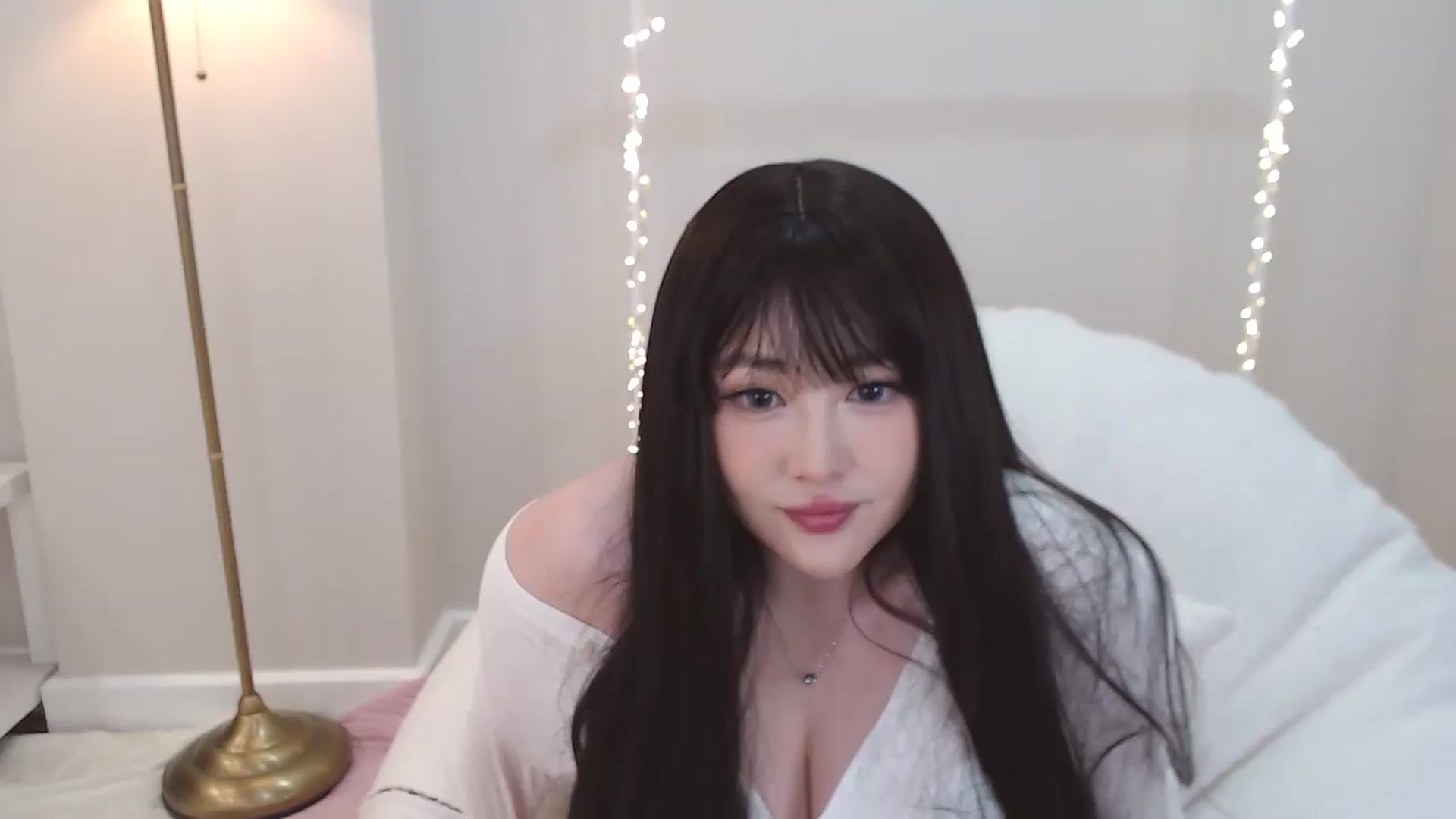 Gallery image thumbnail from kurakurai's myfreecams stream on, 12/28/2024, 19:17 image 1 of 20