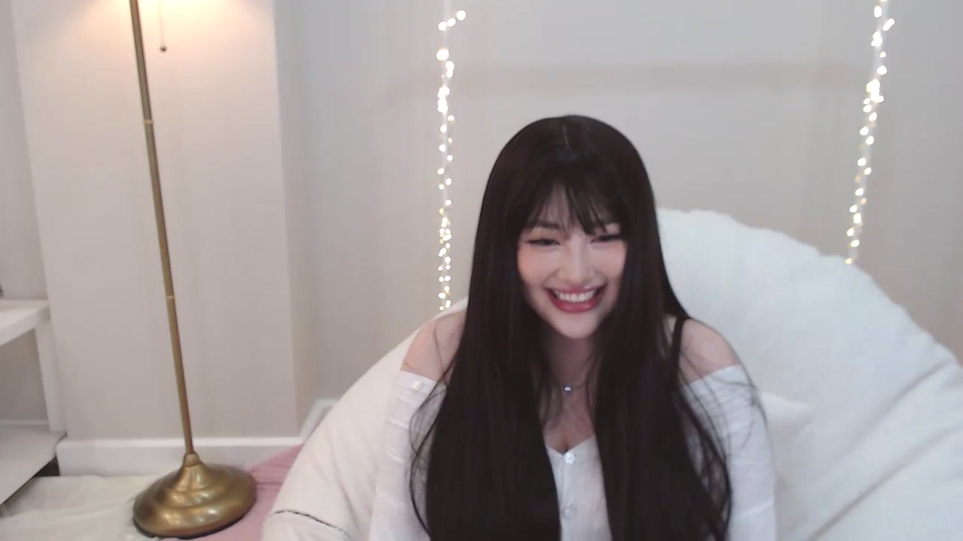 Gallery image thumbnail from kurakurai's myfreecams stream on, 12/28/2024, 19:17 image 10 of 20