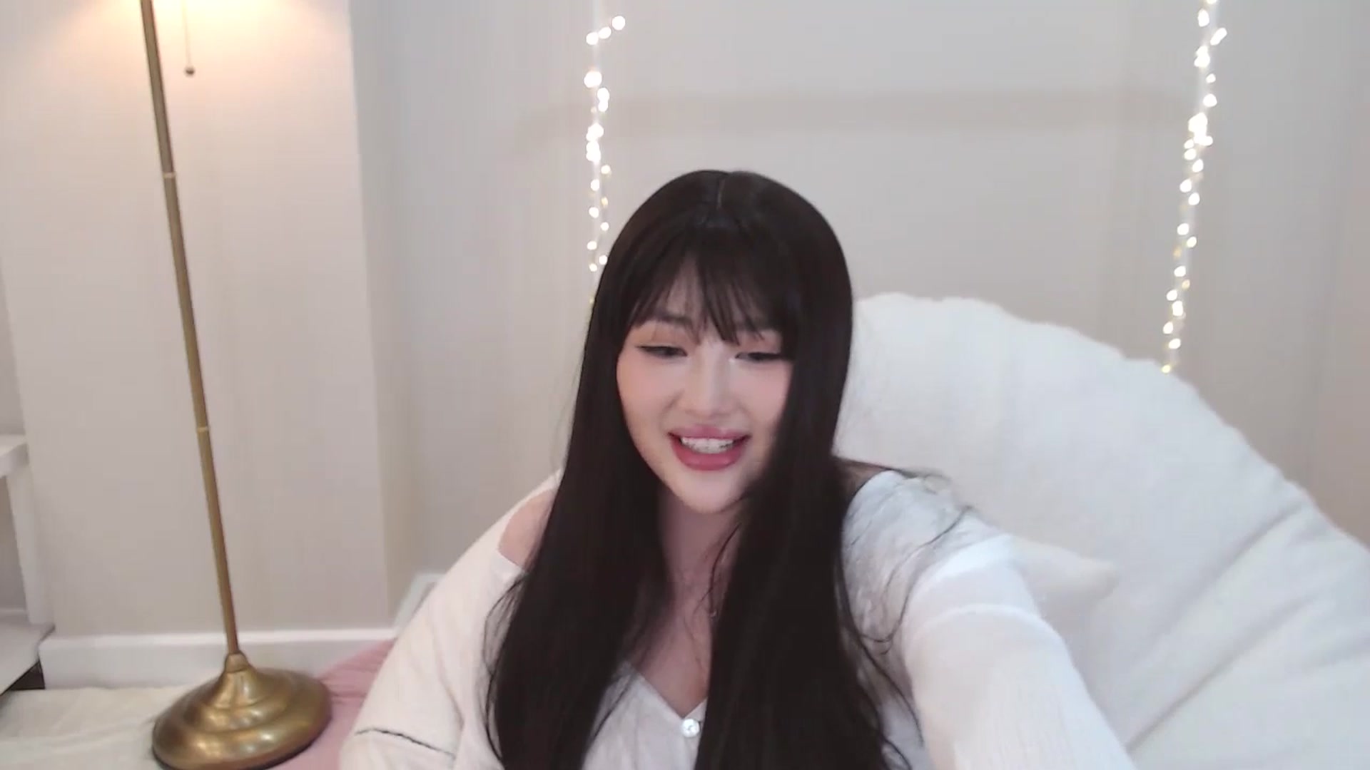 Gallery image thumbnail from kurakurai's myfreecams stream on, 12/28/2024, 19:17 image 8 of 20