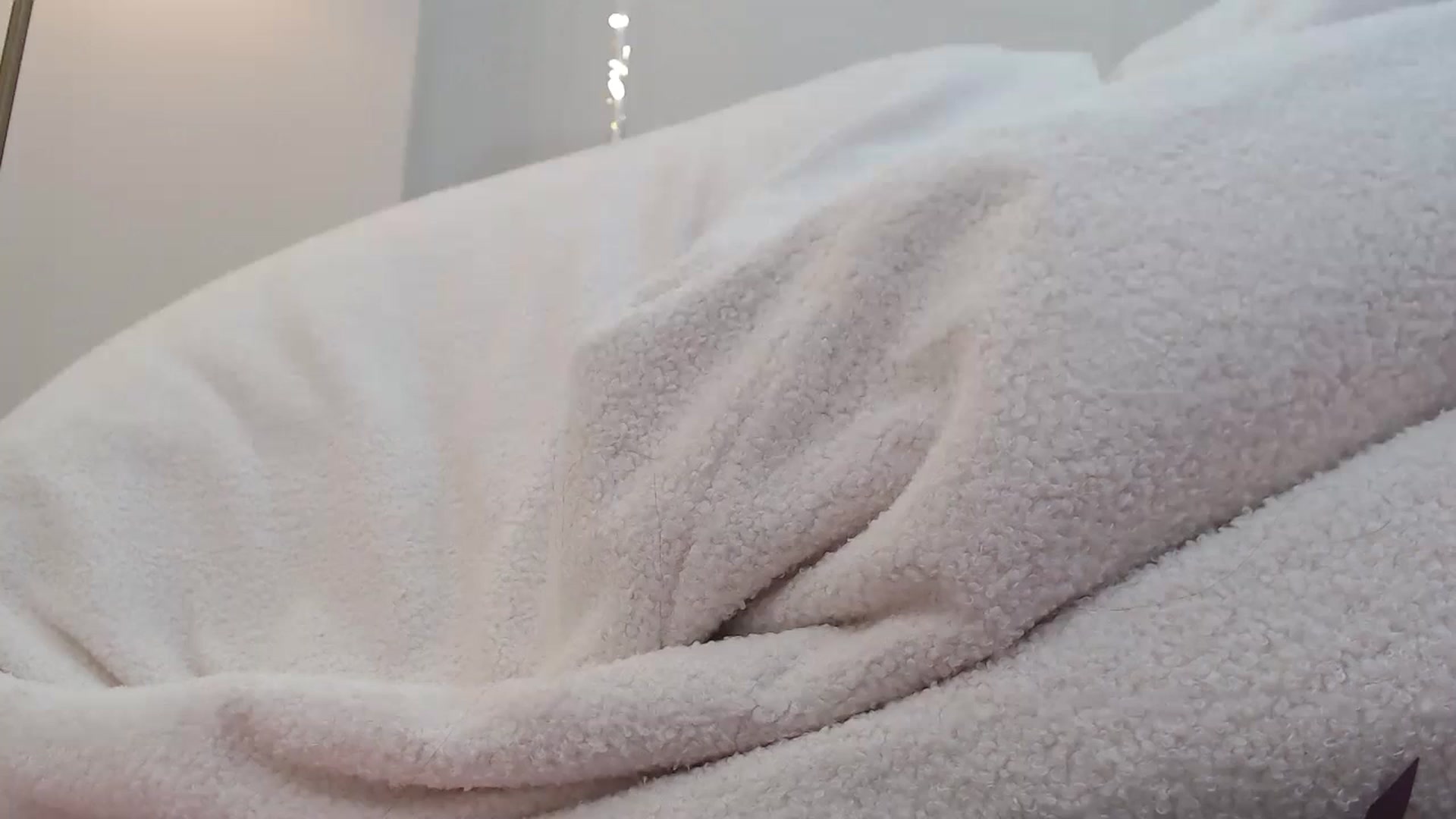 Gallery image thumbnail from kurakurai's myfreecams stream on, 12/29/2024, 24:07 image 13 of 20