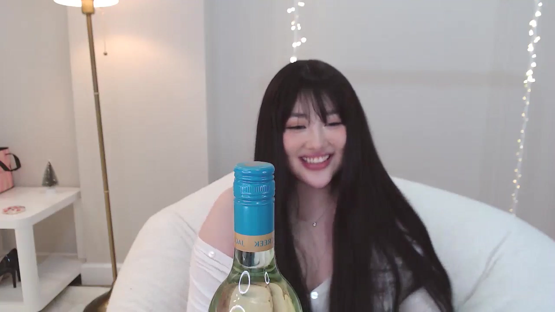 Gallery image thumbnail from kurakurai's myfreecams stream on, 12/29/2024, 24:32 image 13 of 20