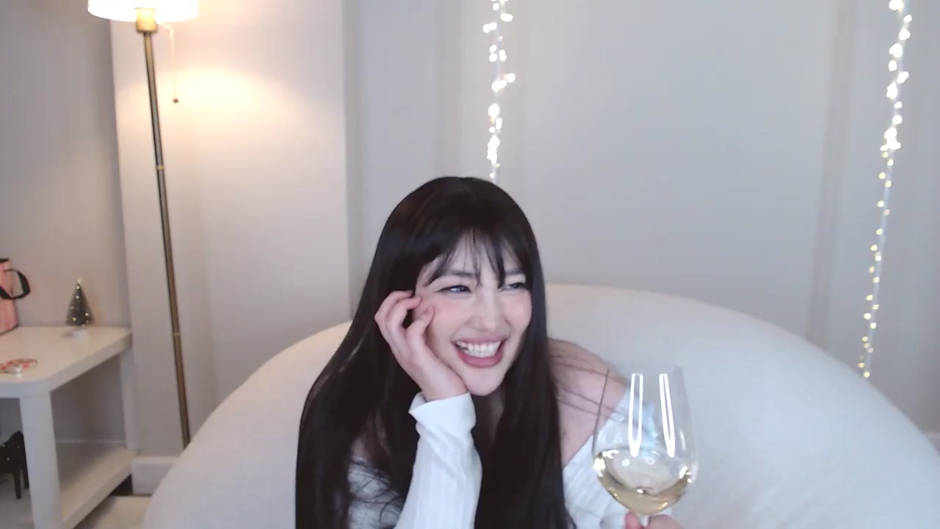 Gallery image thumbnail from kurakurai's myfreecams stream on, 12/29/2024, 24:32 image 20 of 20