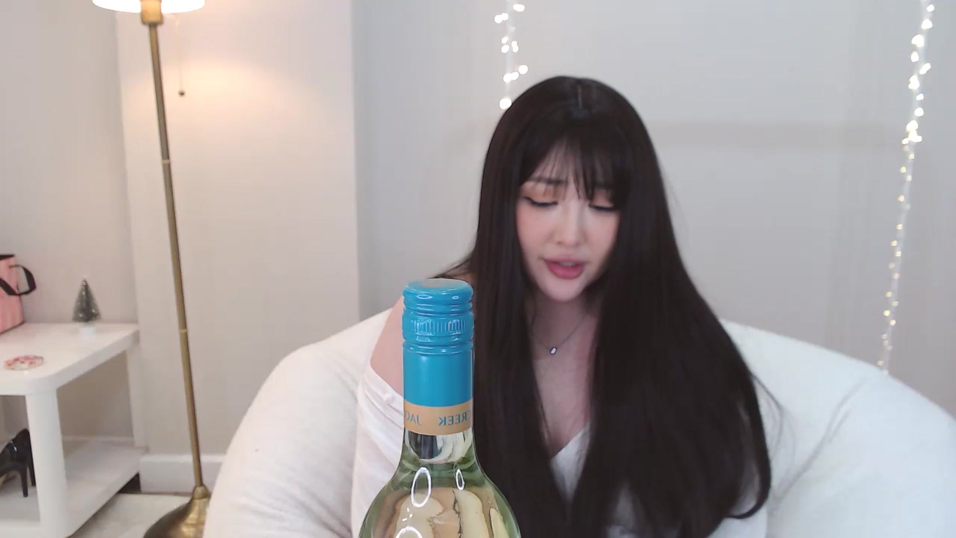 Gallery image thumbnail from kurakurai's myfreecams stream on, 12/29/2024, 24:32 image 12 of 20