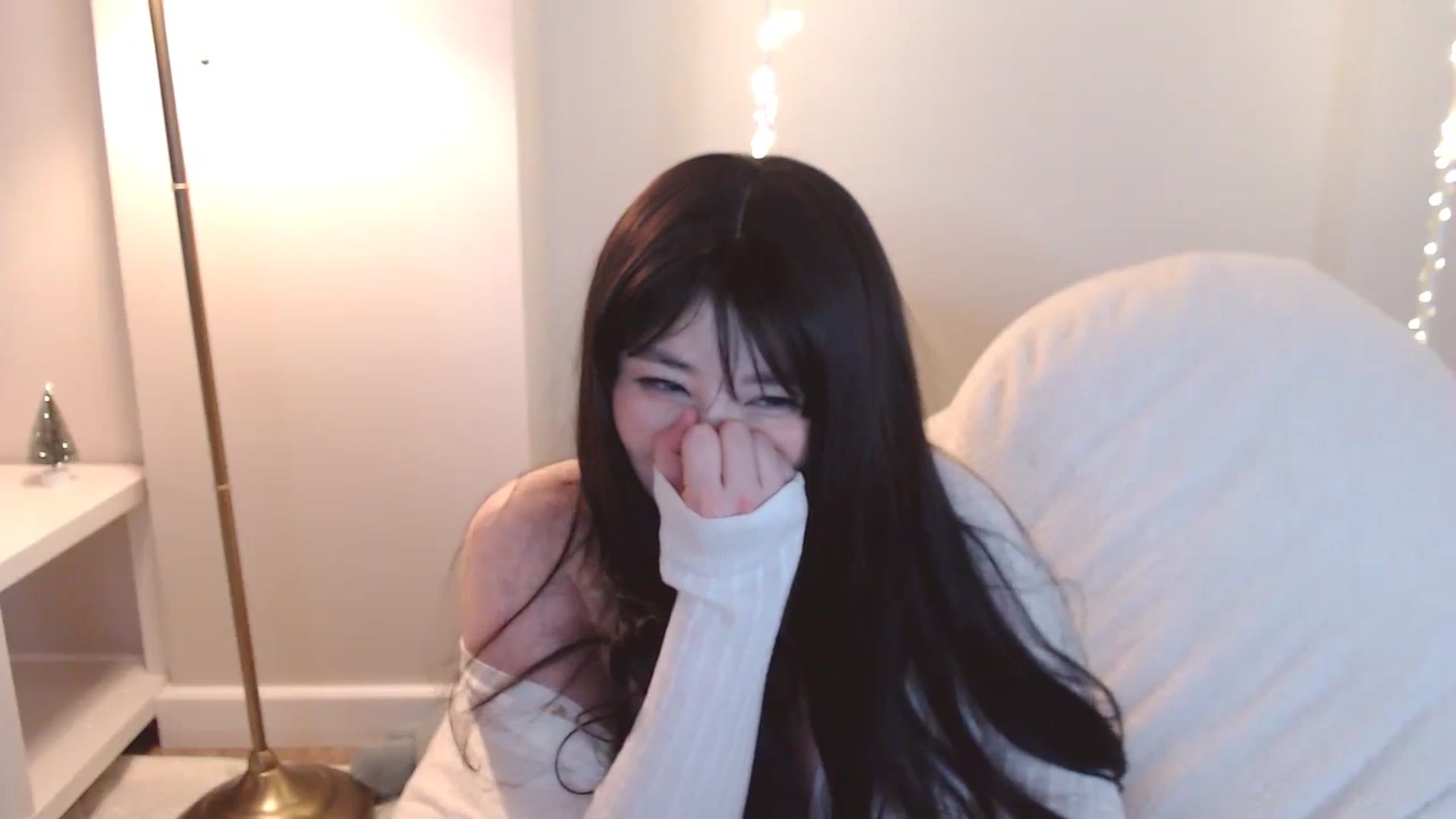 Gallery image thumbnail from kurakurai's myfreecams stream on, 12/29/2024, 01:09 image 20 of 20
