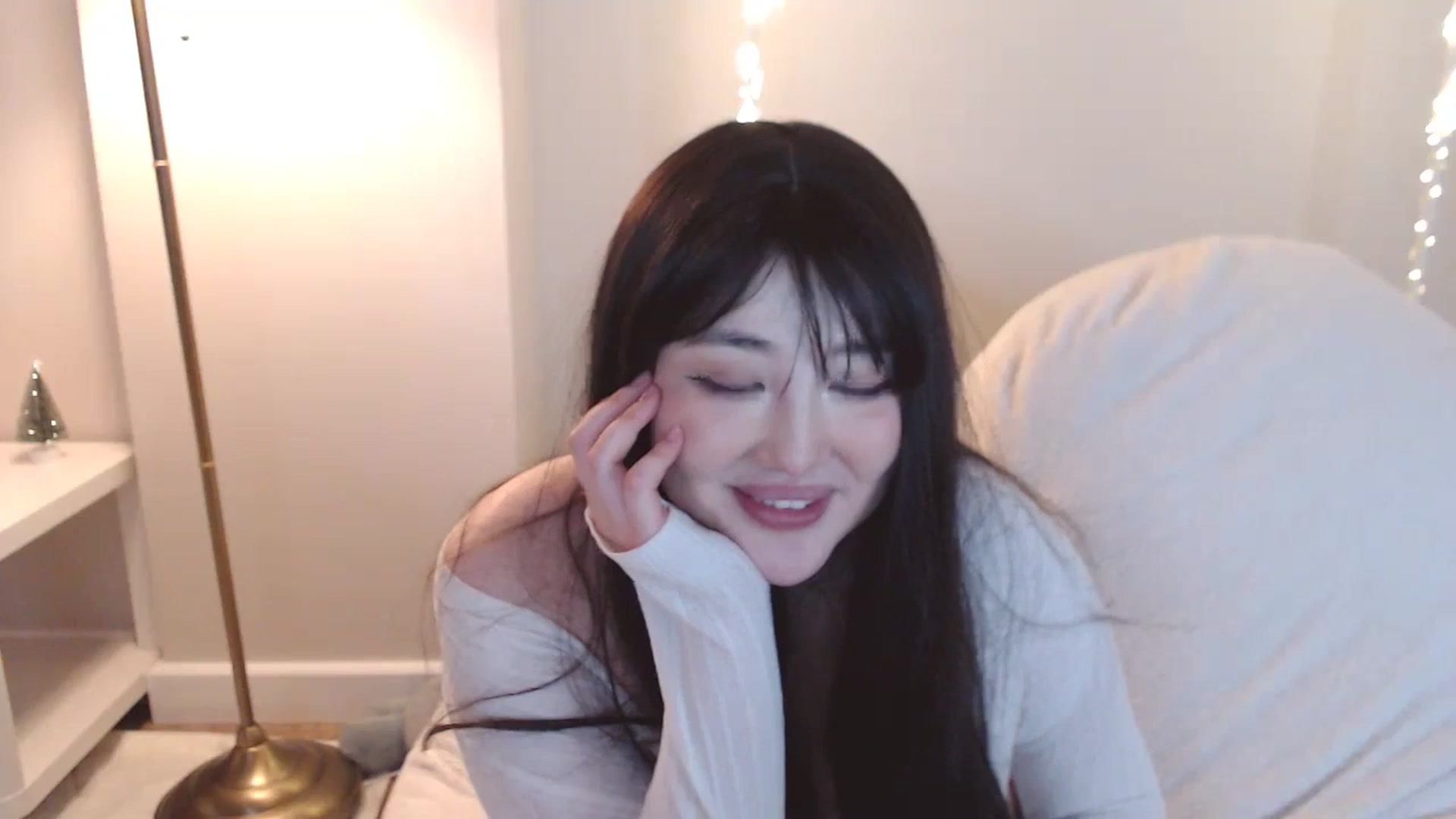 Gallery image thumbnail from kurakurai's myfreecams stream on, 12/29/2024, 01:09 image 13 of 20