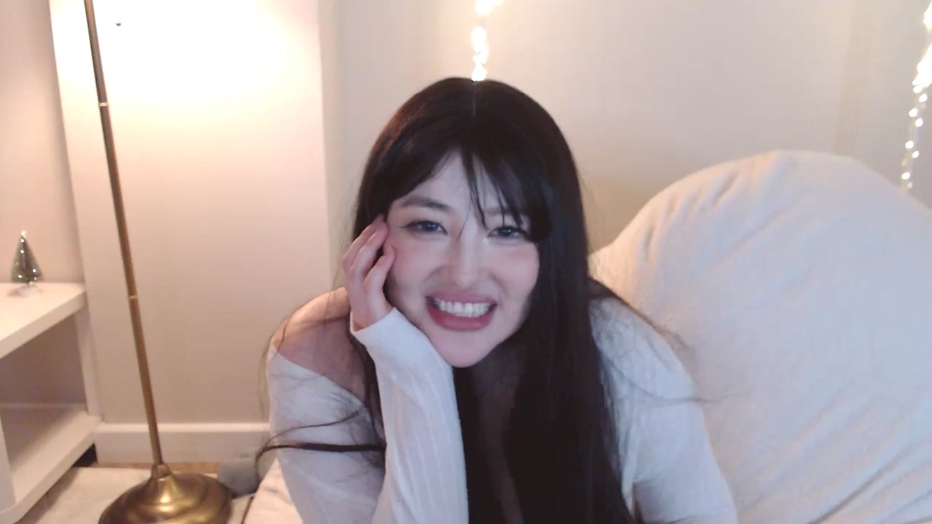 Gallery image thumbnail from kurakurai's myfreecams stream on, 12/29/2024, 01:09 image 12 of 20