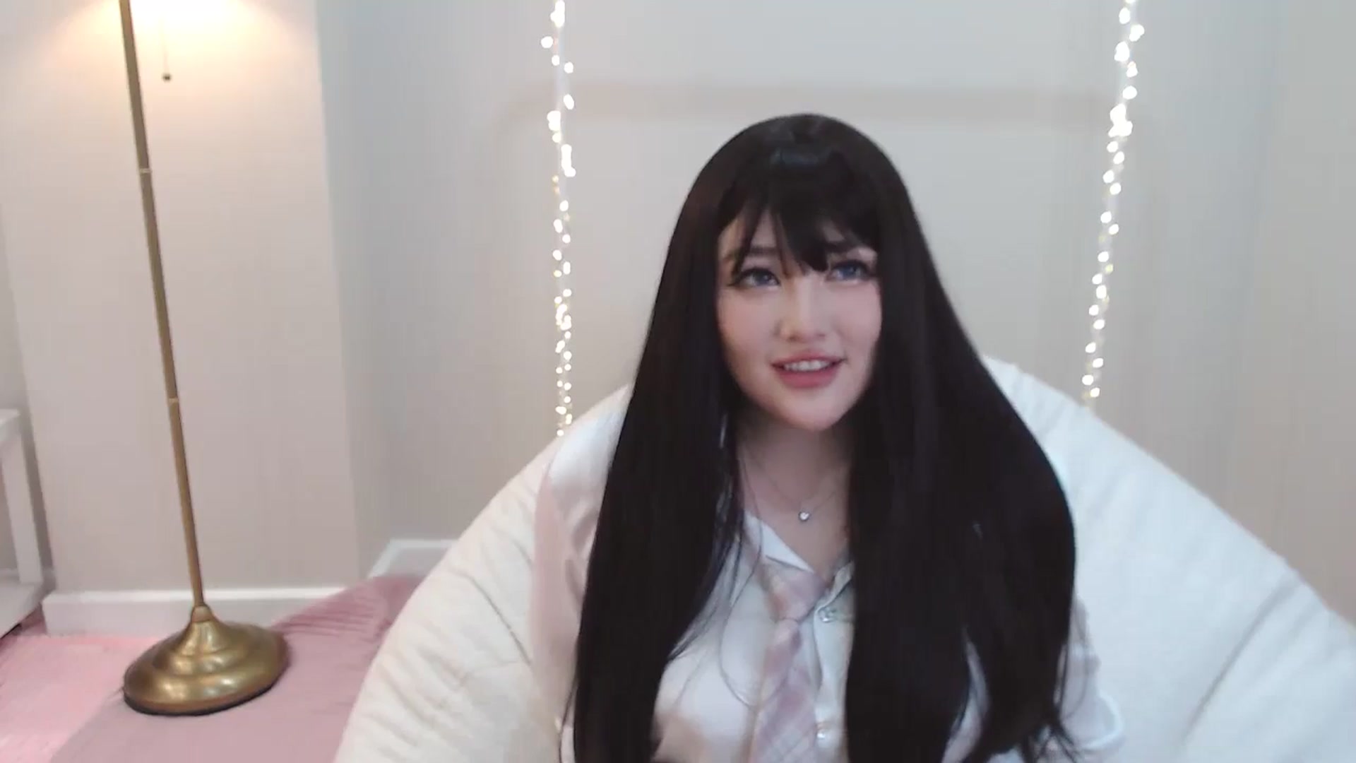 Gallery image thumbnail from kurakurai's myfreecams stream on, 01/07/2025, 16:30 image 15 of 20