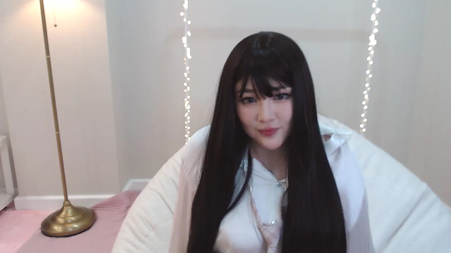 Gallery image thumbnail from kurakurai's myfreecams stream on, 01/07/2025, 16:30 image 14 of 20