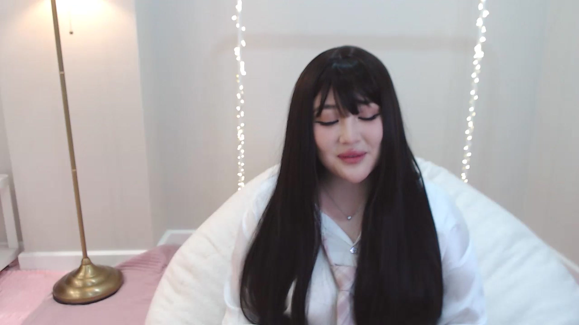 Gallery image thumbnail from kurakurai's myfreecams stream on, 01/07/2025, 16:30 image 7 of 20