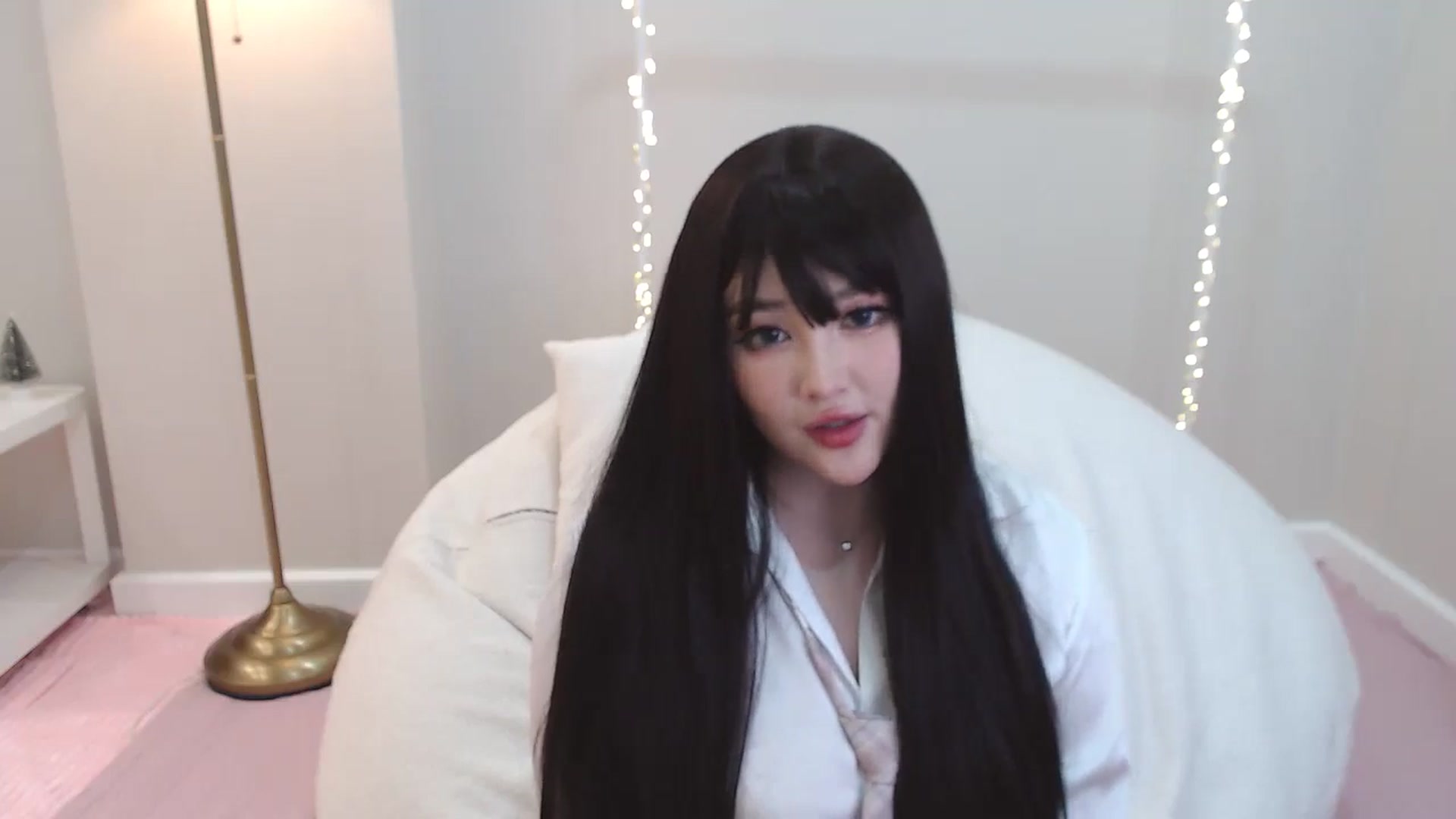 Gallery image thumbnail from kurakurai's myfreecams stream on, 01/07/2025, 18:50 image 3 of 20