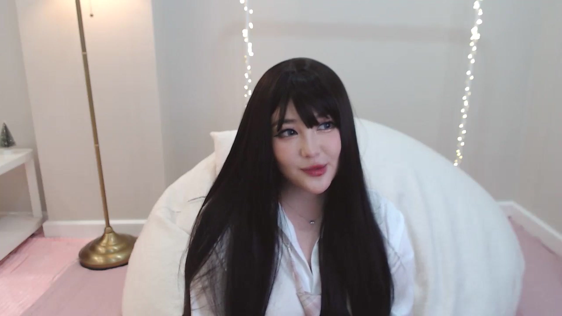 Gallery image thumbnail from kurakurai's myfreecams stream on, 01/07/2025, 18:50 image 4 of 20