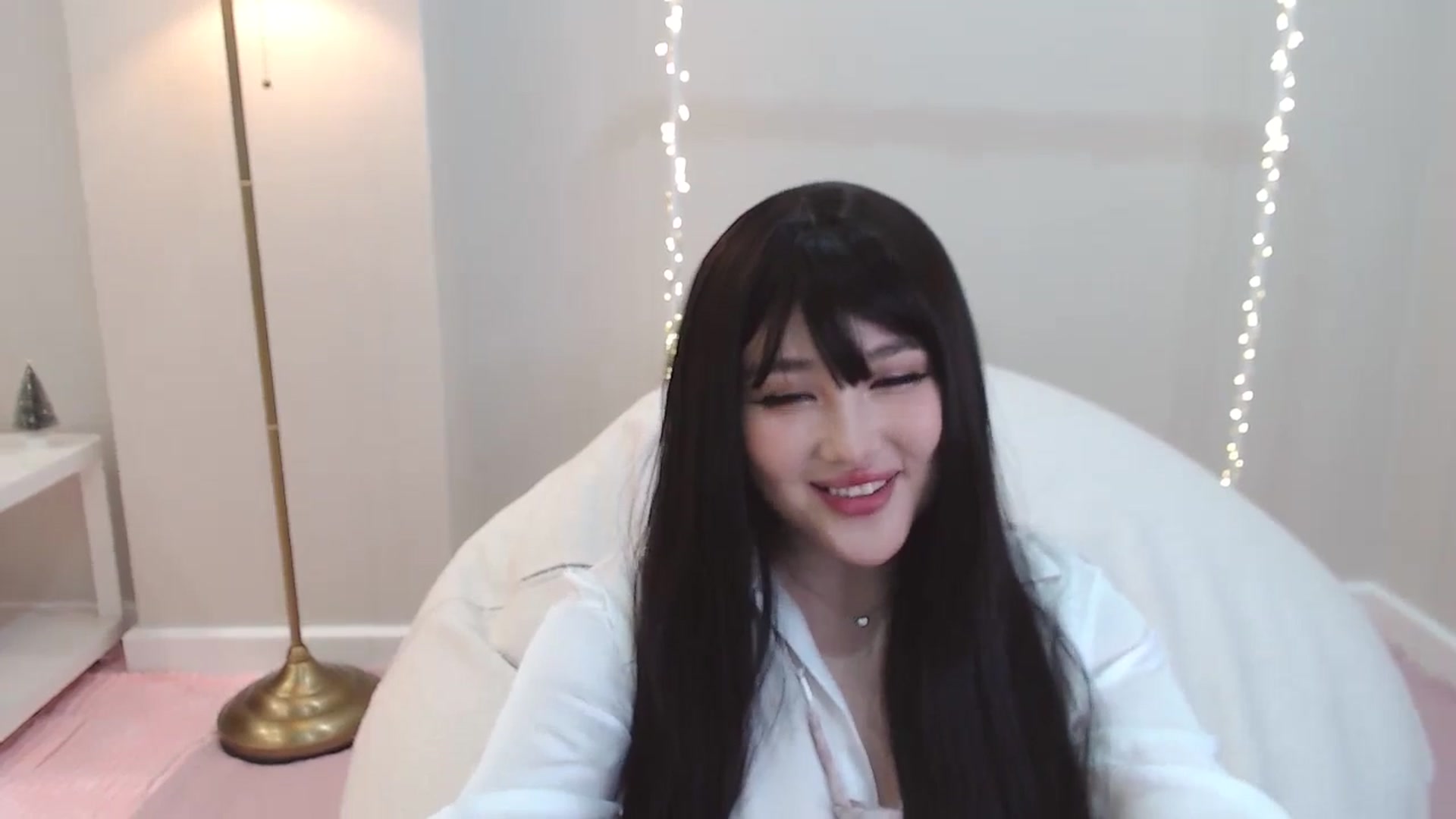 Gallery image thumbnail from kurakurai's myfreecams stream on, 01/07/2025, 18:50 image 7 of 20