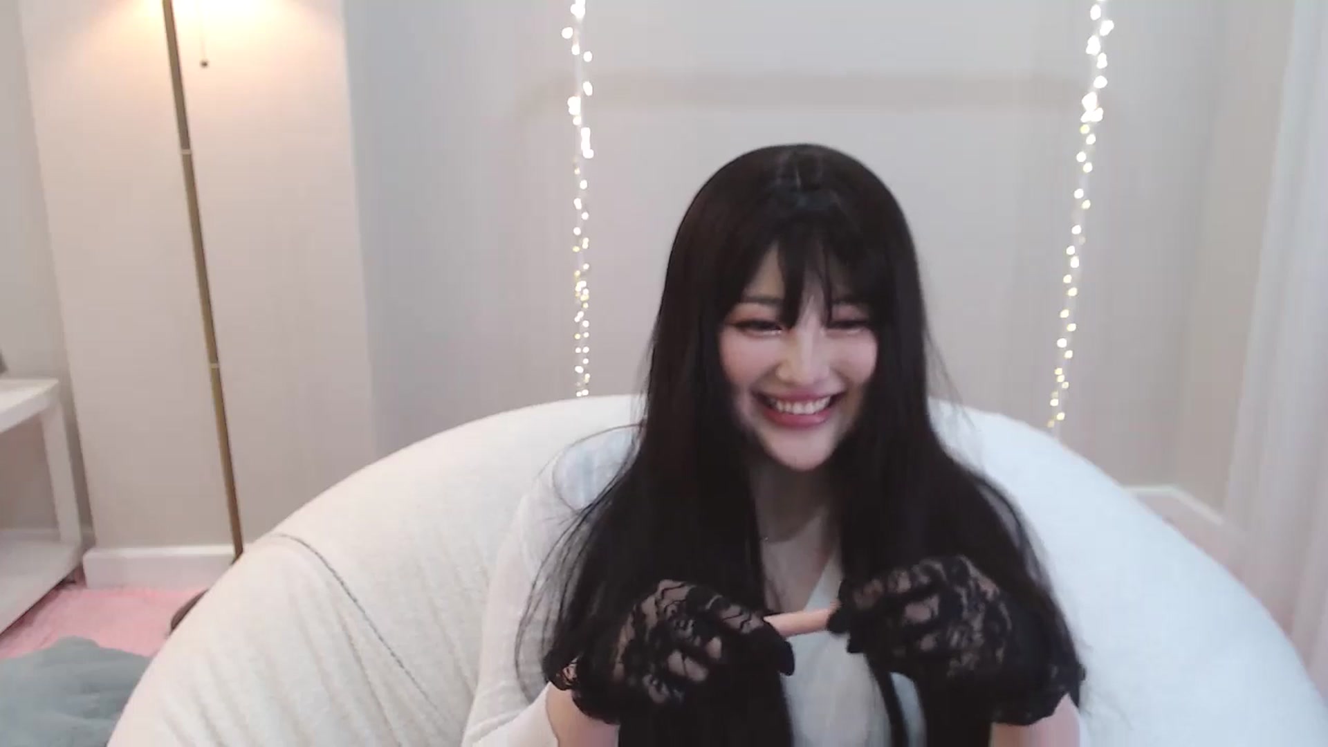 Gallery image thumbnail from kurakurai's myfreecams stream on, 01/09/2025, 18:57 image 13 of 20